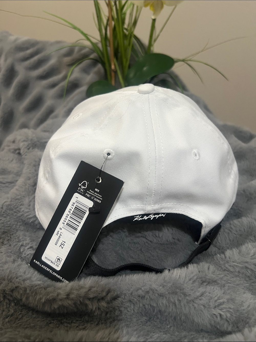 Karl Lagerfeld White Baseball Cap with Black Logo Studs NWT retail $65 - Picture 3 of 6